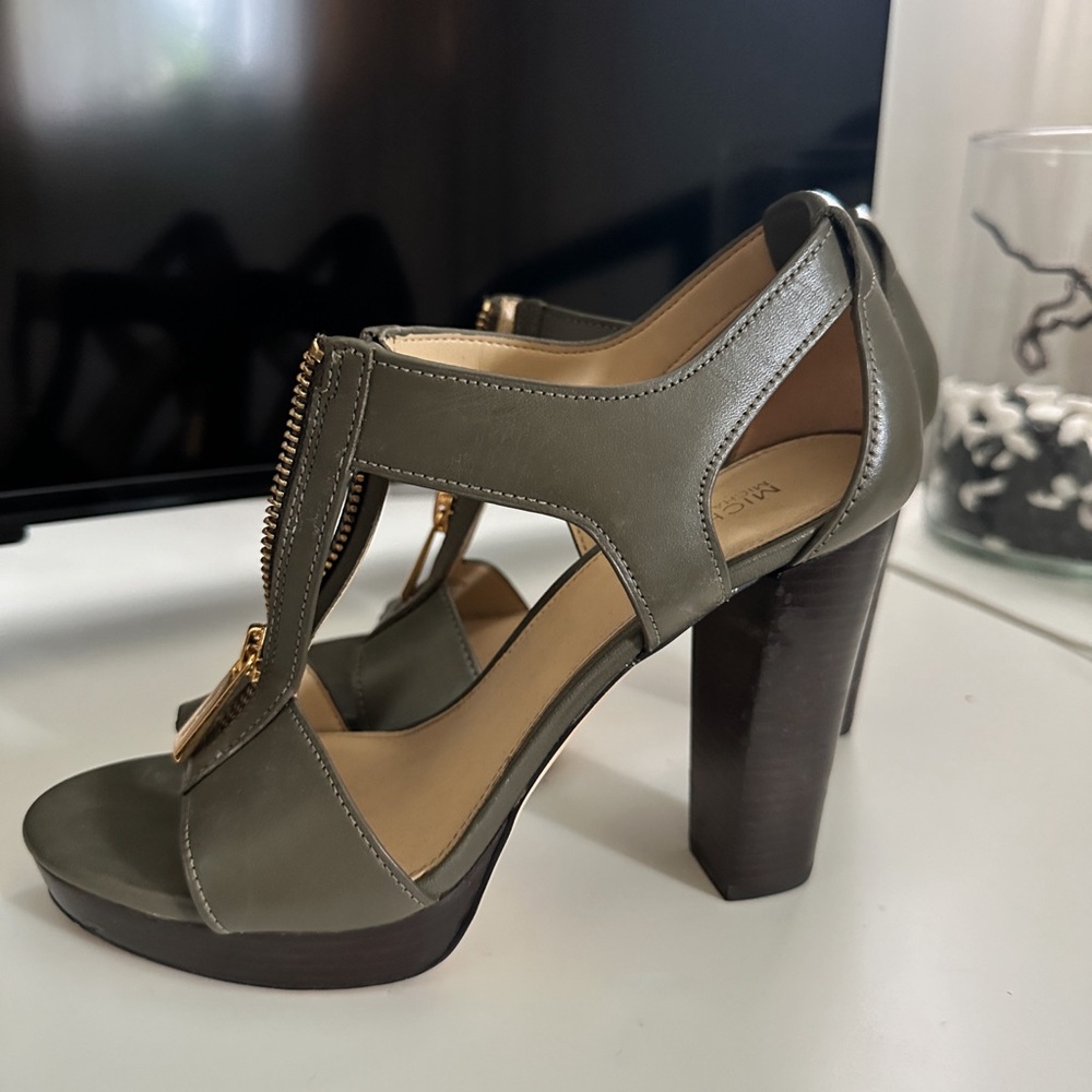 Michael Kors Hunter Green Heels, Size 5.5